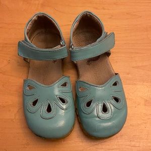 Size 10 Livie and Luca blue petals